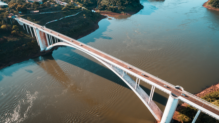 Ponte da Amizade  fronteira com Paraguai